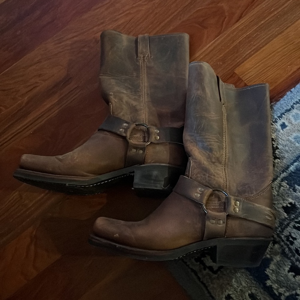 Excellent Condition Frye Harness Boots Brown Suede